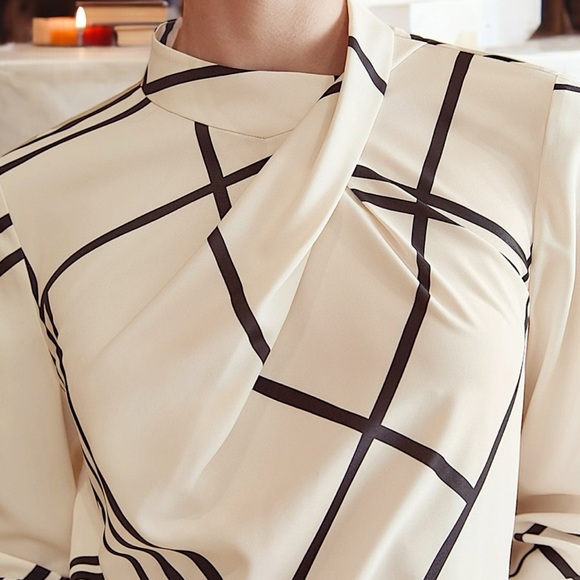 NWT Women's Geometric-Print Blouse - Picture 3 of 16